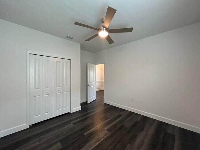 Building Photo - Immaculate 3/2 with Yard, Garage, and Pet ...
