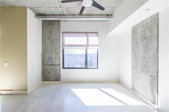 Building Photo - 335 W Ponce de Leon Ave