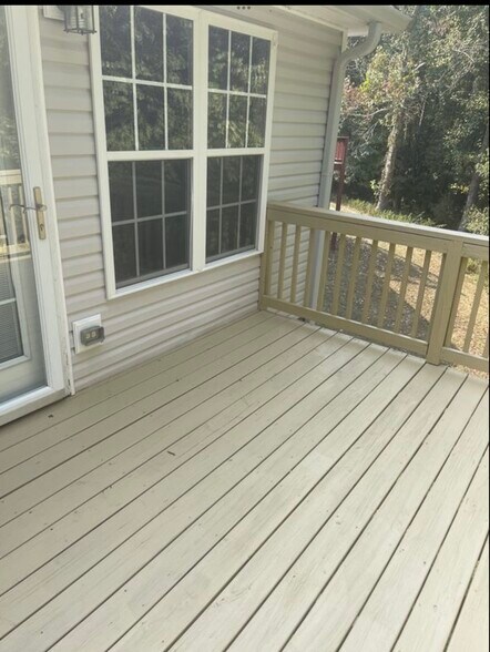 Building Photo - 1053 Red Apple Ct