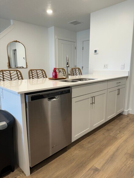 Building Photo - 1144 W Summit Ridge Pky
