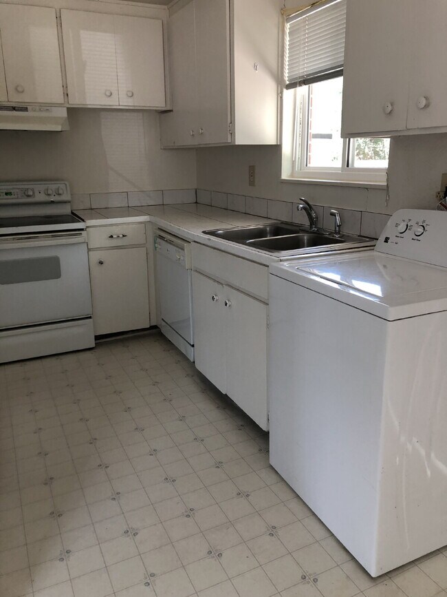 Building Photo - 3-Bed Home in Boulder Available August 7th!