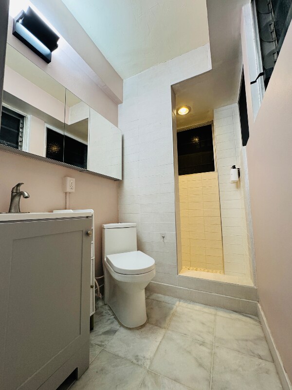 Building Photo - 2015 Ala Wai Blvd