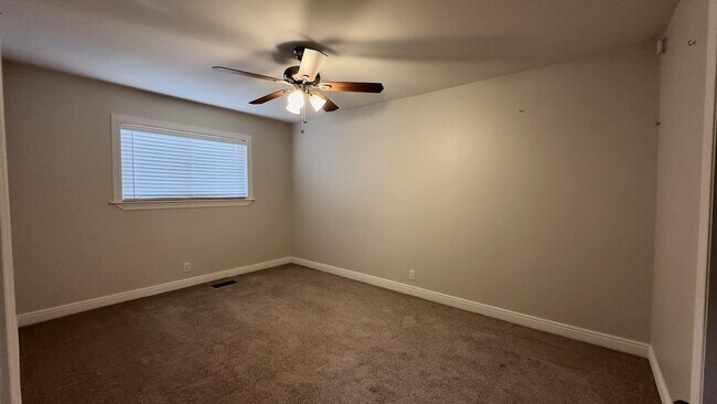 Building Photo - 410 N 250 W