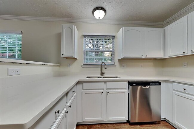 Building Photo - 1595 Stephens Pond View