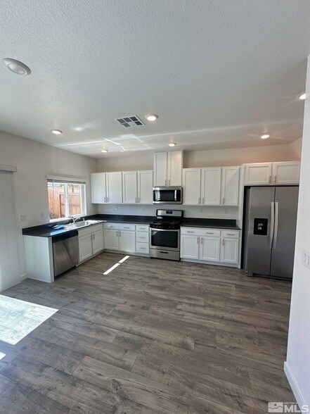 Building Photo - 420 Summer Triangle Dr
