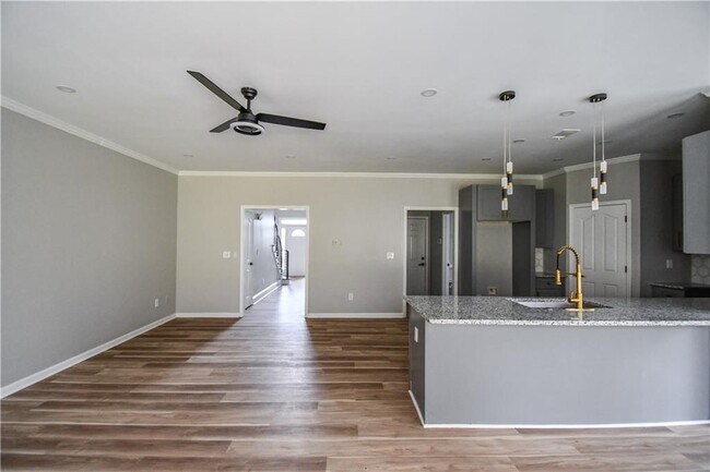 Building Photo - 3338 Sims St