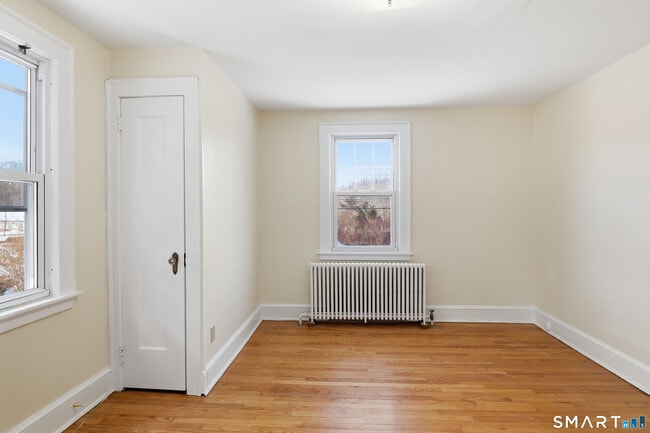 Building Photo - 815 E Main St