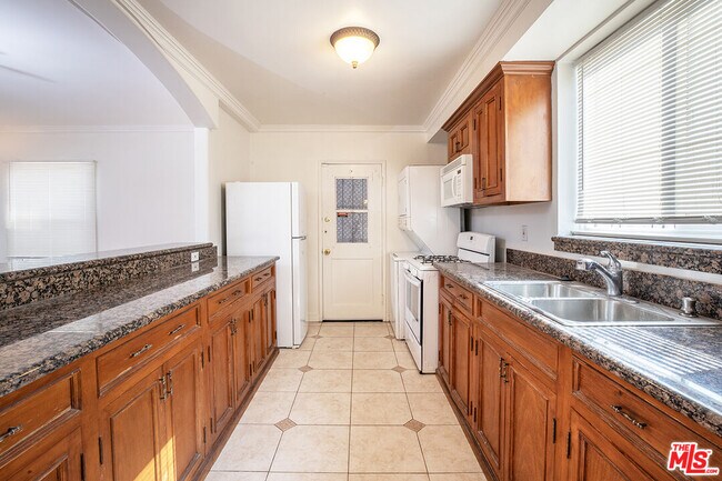 Building Photo - 8517 Pickford St