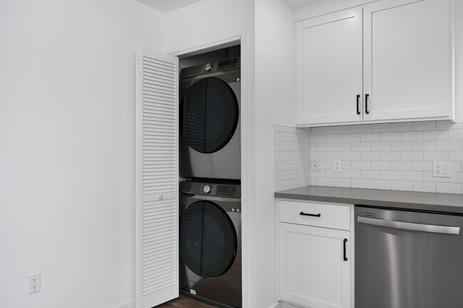 Building Photo - Quattro Apartments