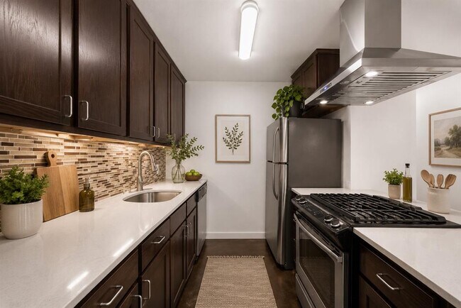 Building Photo - 3508 Southridge Dr