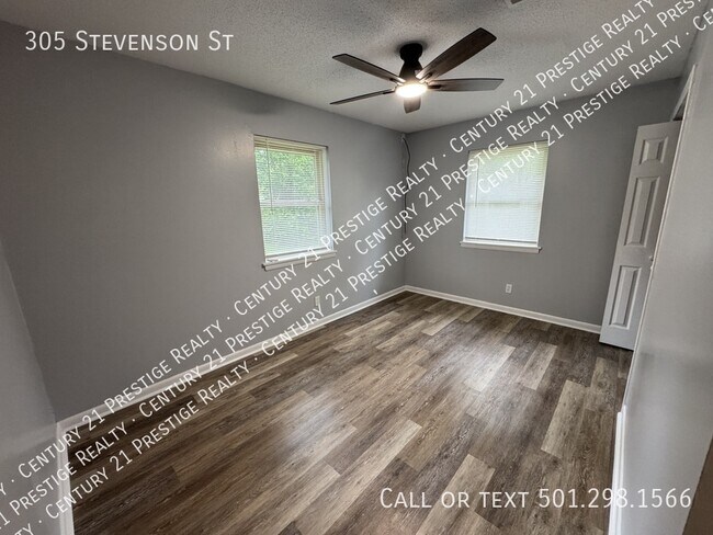 Building Photo - 305 Stevenson St