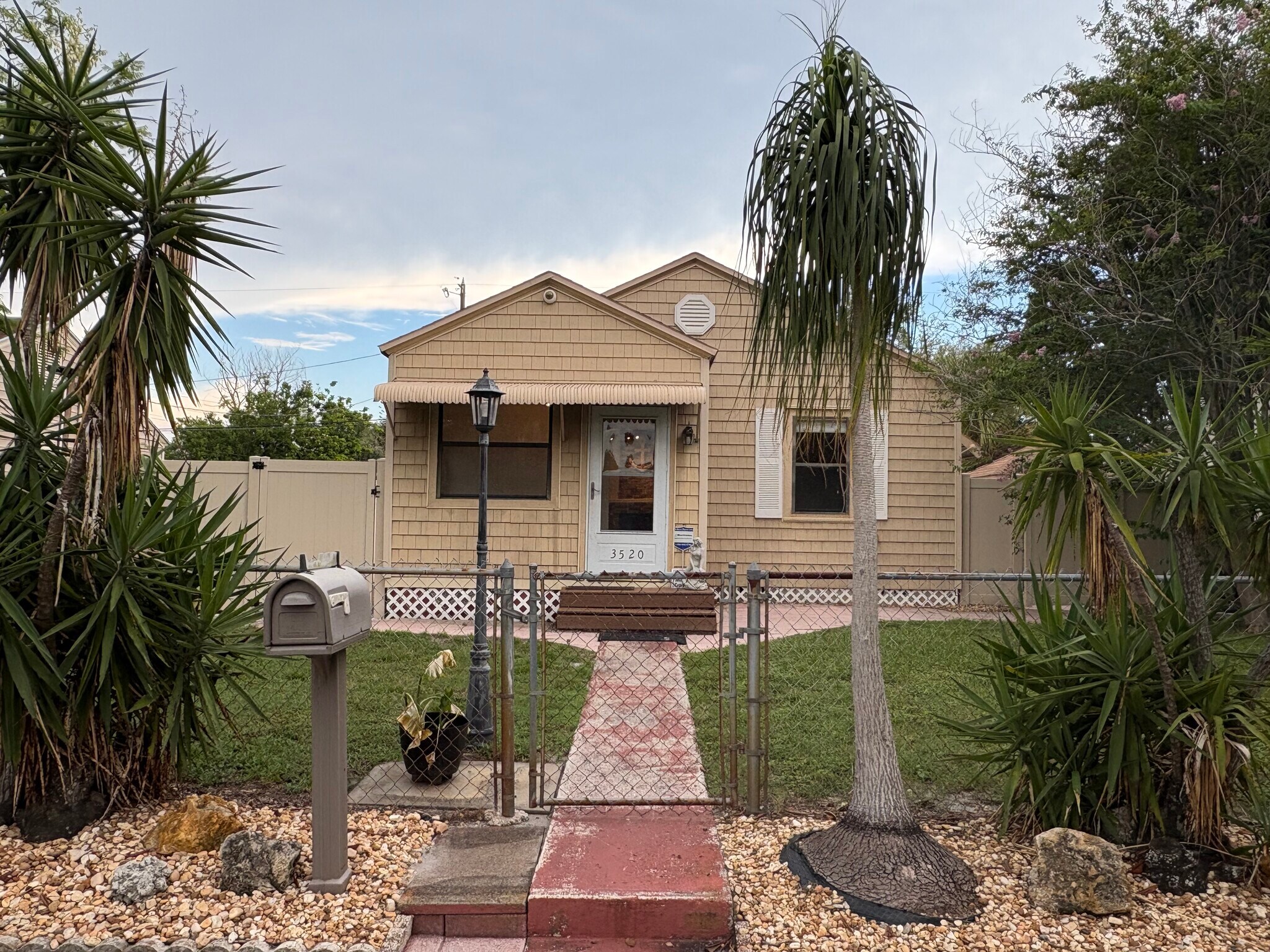 Building Photo - 3520 3rd Ave N