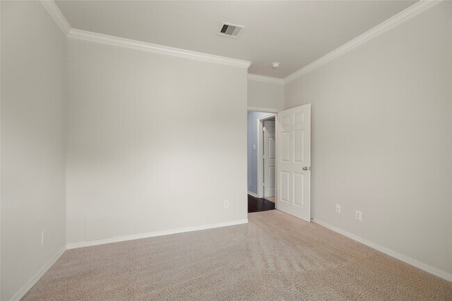 Building Photo - 3019 Royal Oaks Grove