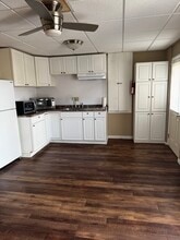 Building Photo - 704 Main St