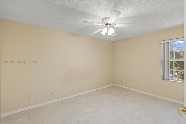 Building Photo - 18405 NW 9th Ct
