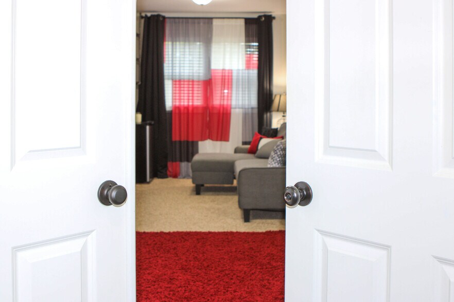 Building Photo - 7801 Rushmore Ave NE