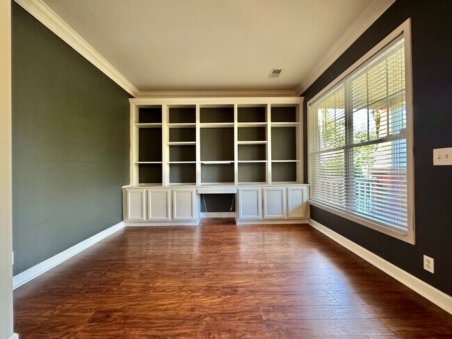 Building Photo - 3 Bed, 2 Offices, 2.5 Bath w/ 2 Car Garage in McKays Mill