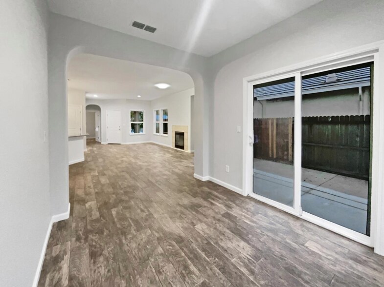 Building Photo - 7525 Muirfield Way