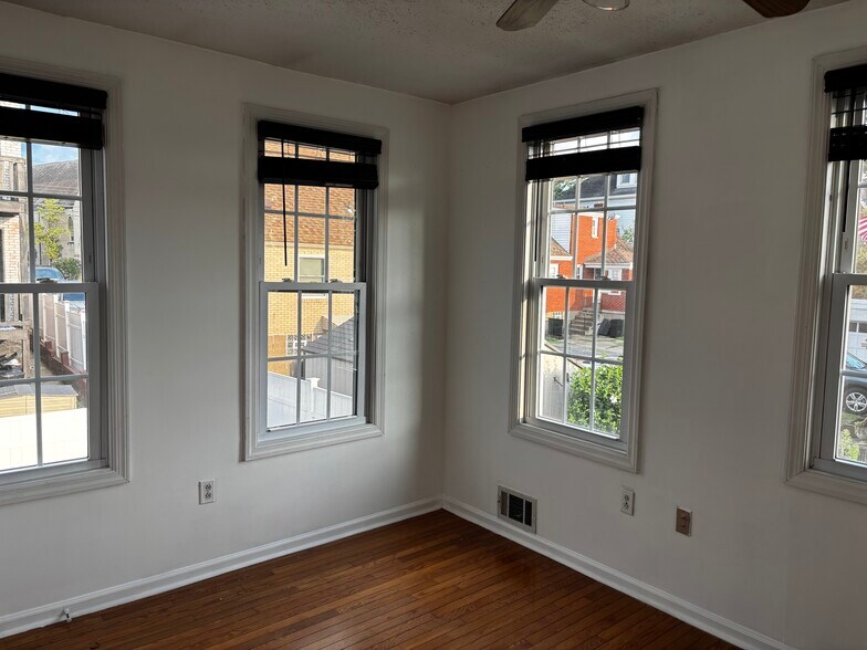 Building Photo - 407 Griffin St