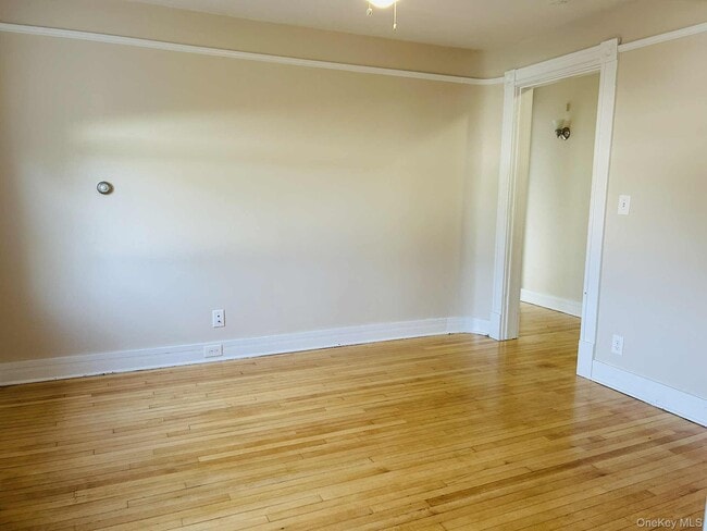 Building Photo - 22 Cozzens Ave