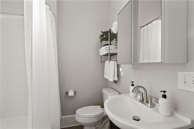 Building Photo - 1412 Allene Ave SW