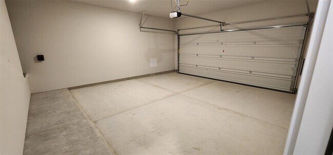 Building Photo - 2120 Delano Dr