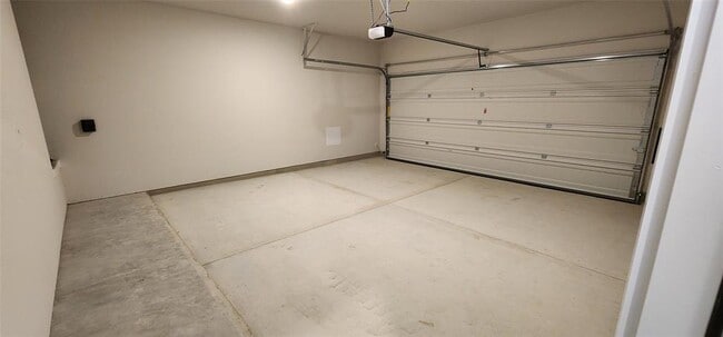 Building Photo - 2208 Delano Dr