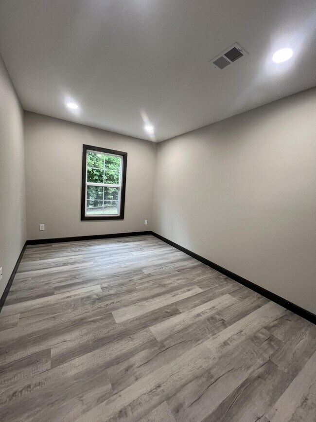 Building Photo - 322 Park St