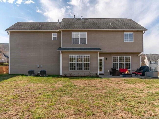 Building Photo - 47 Stone River Dr