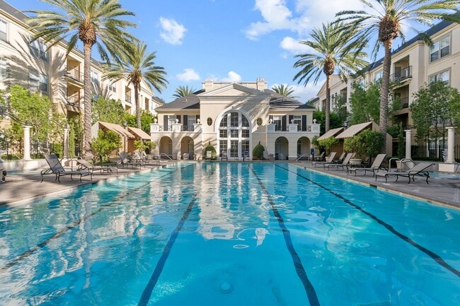 Building Photo - Irvine 2 Bed, 2 Bath With Amenities!!