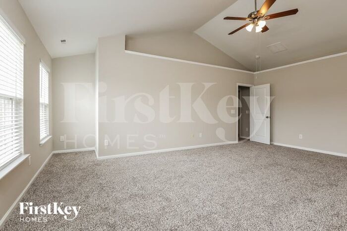 Building Photo - 571 English Oak Cir