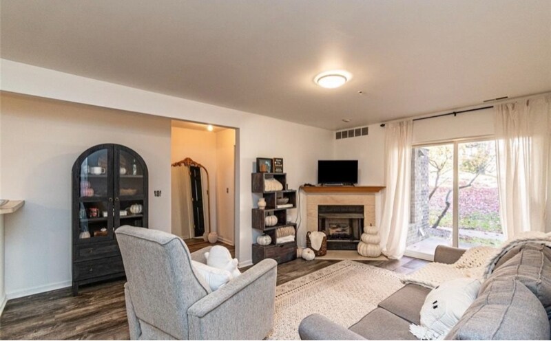 Building Photo - 867 Amanda Ln