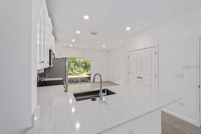Building Photo - 3409 SW 34th Ave Cir