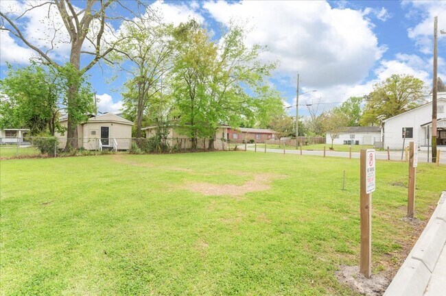 Building Photo - Move-In Special: $300 Off First Month if You Move by Feb 28, 2026!