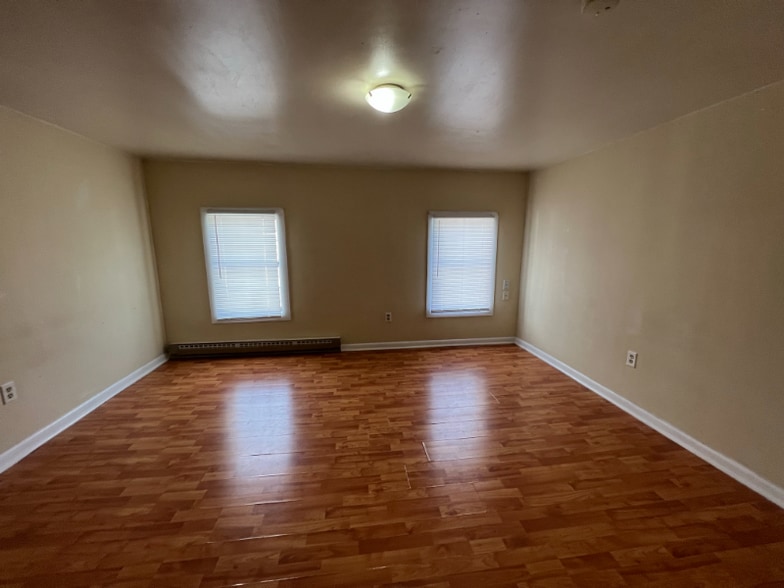 Building Photo - 403 Centre St