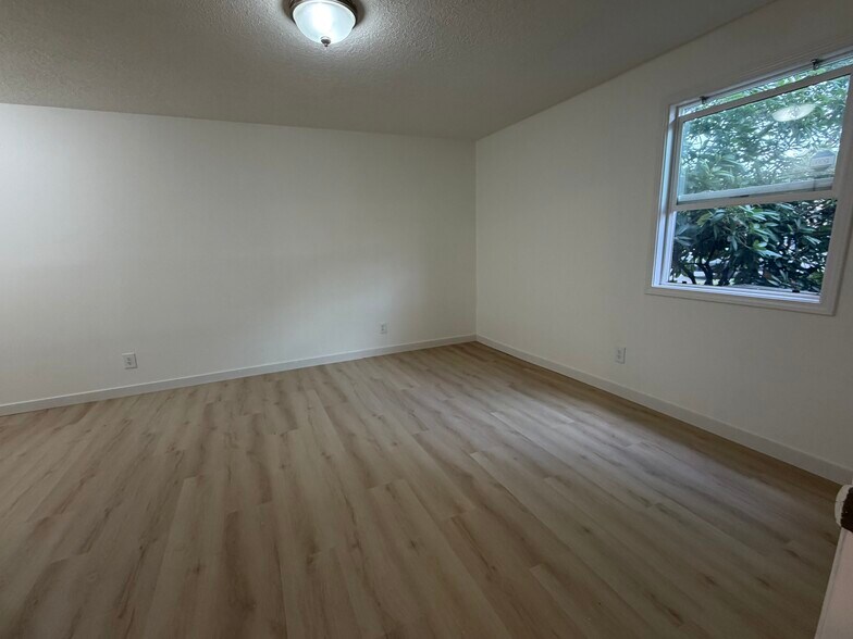 Bedroom - 1015 7th St