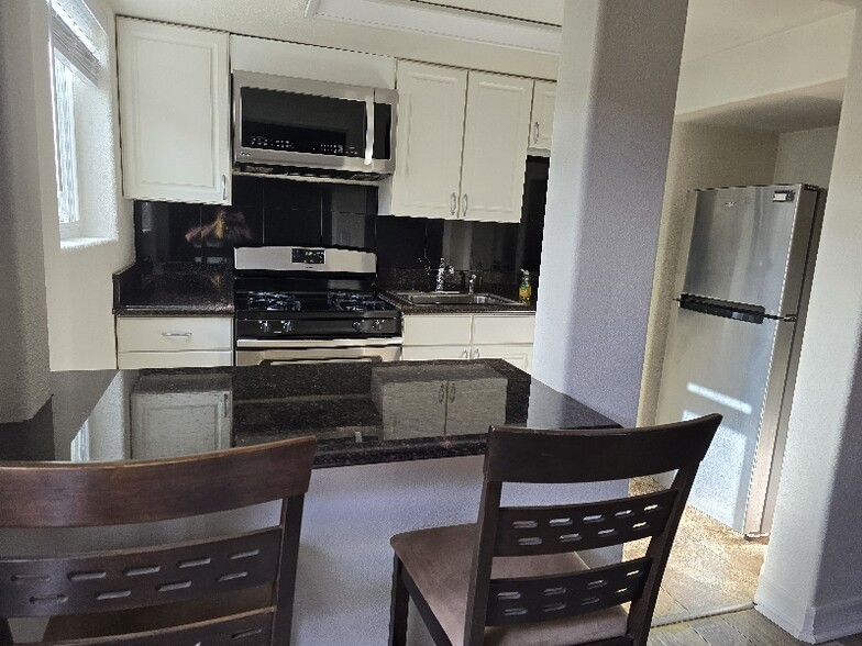 Building Photo - 3345 Oliphant St