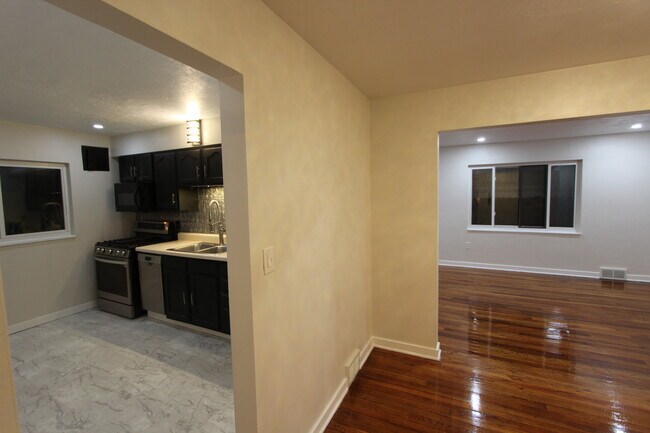 Building Photo - 4511 Main St