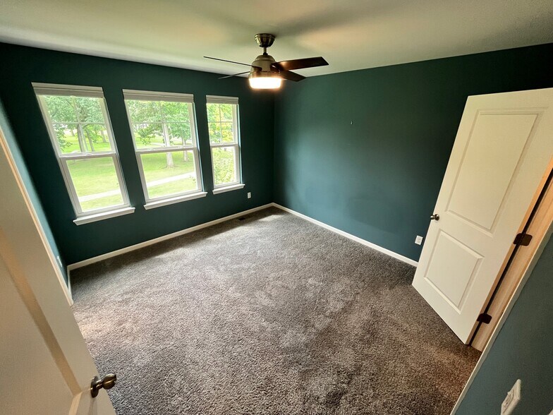 Master Bedroom - 587 Parkside Way