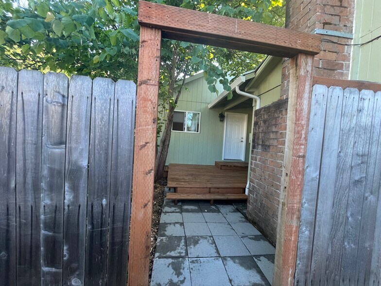 Entrance - 2832 Indigo Way