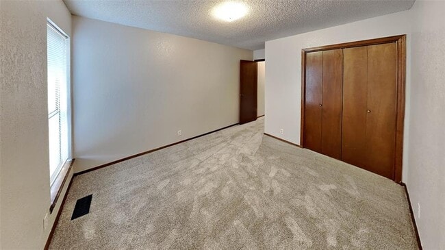Building Photo - 4723 Hemlock Ln