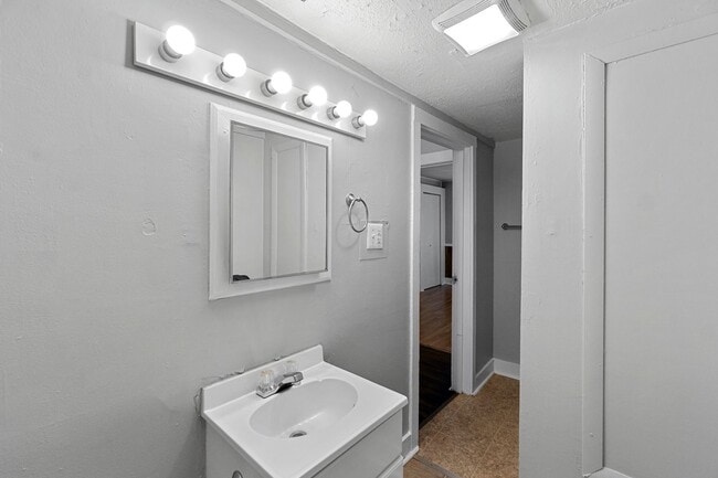 Building Photo - 1008 N Boone St