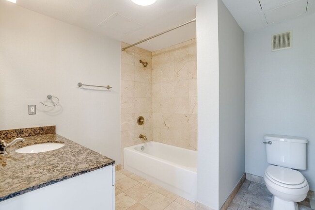 Building Photo - Beautiful 1 Bed- 1 Bath in Houston Place Lofts- Downtown Fort Worth- 76102