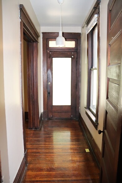 Entry 2 - 1370 Forsythe Ave