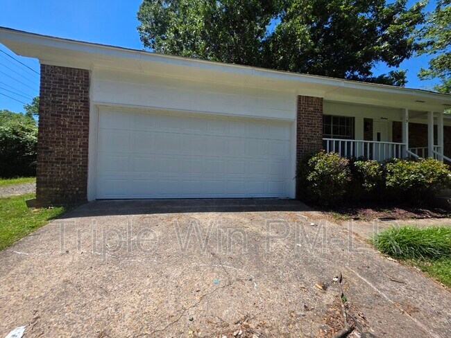 Building Photo - 19 Creekdale Dr