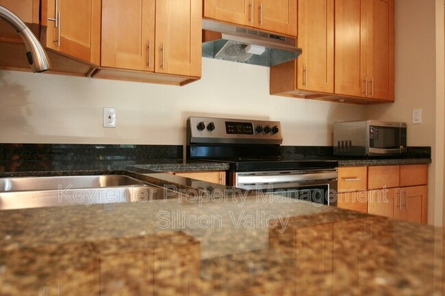 Building Photo - 937 Miramonte Ave