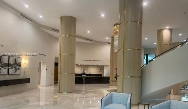 Building Photo - 3500 Mystic Pointe Dr