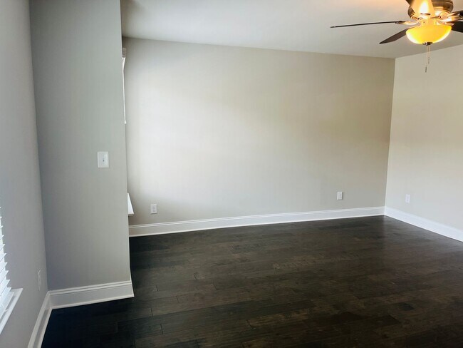 Building Photo - Wow! 4 bedroom 2.5 bathroom in Suwanee! Must See!!