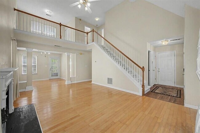 Building Photo - 2025 Baramore Oaks Dr