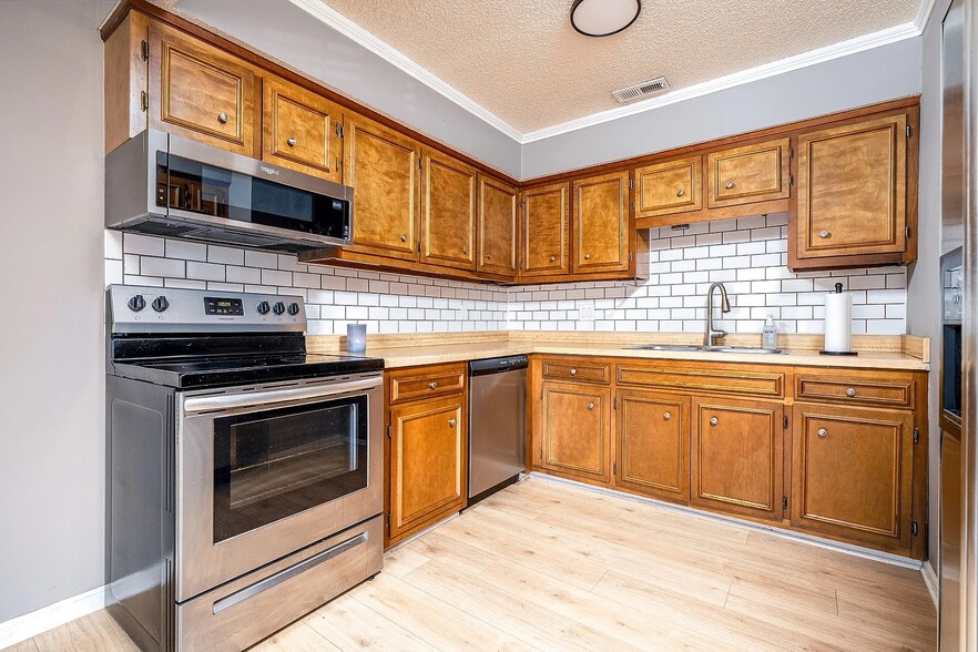 Building Photo - 5788 Brentwood Trce